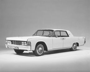 The 1965 Lincoln Continental sported a horizontal grille motif.