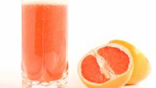 What are some grapefruit allergy symptoms?