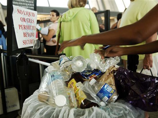 18新利最新登入液体炸药怎么工作,恐怖分子在飞机上与他们做什么?”class=