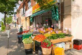 土食者经常在市场上购买食物，就像多伦多的这个。＂border=