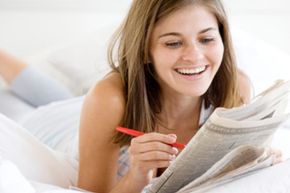 信不信由你,你的当地报纸是一个好地方开始的家乡找工作。”width=