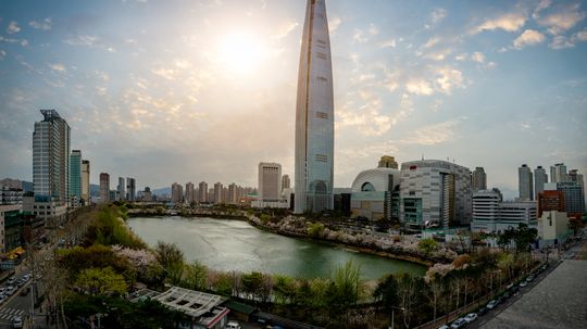 The Magnificent Lotte World Tower: A Marvel of Architecture and Engineering