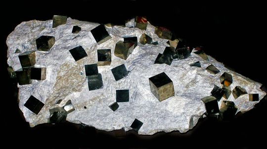 What's the Difference Between Pyrite and Gold?