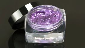 年度Pantone颜色Ultra Violet“border=