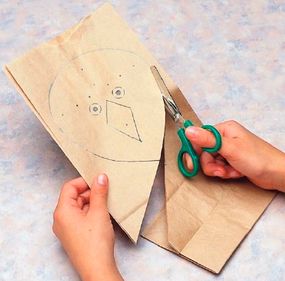Trace the kite's body ontothe paper bag and cut out.
