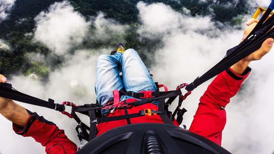 Man survives jumping without a parachute from dizzying height of