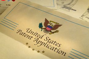 美国专利商标办公室每天获得一千多个专利申请。“border=