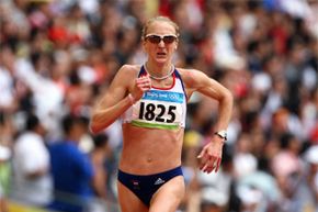 是的，著名的英国马拉松运动员保拉·拉德克利夫(如图，摄于2008年奥运会)患有运动性哮喘。许多这样的运动员依靠吸入沙丁胺醇来治疗哮喘。＂border=