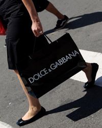 Woman carrying shopping bag. 