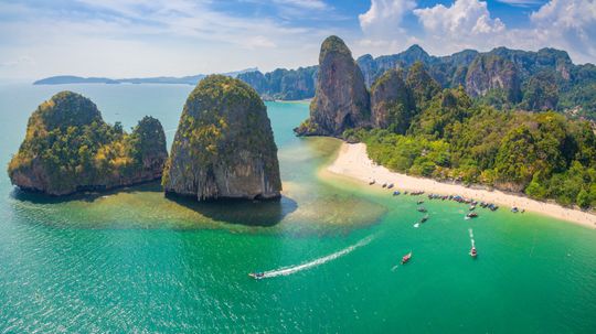 Exploring the Beauty of Phi Phi Islands: A Tropical Paradise