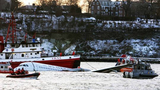 How Far Can a Plane Glide if Its Engines Fail?