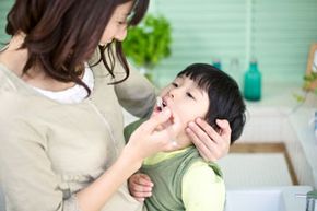 cleaning kid's teeth