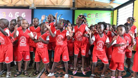 'The Fighting Women' of Africa Collect Plastic to Build Schools - Vimarsana News