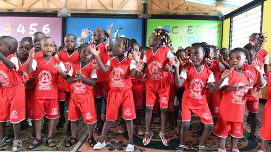 'The Fighting Women' of Africa Collect Plastic to Build Schools