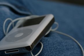 iPod Nano, iPod Shuffle go buh-bye - CNET