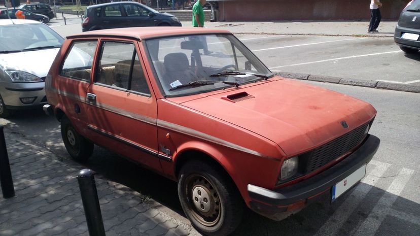 16 - Yugo 1980