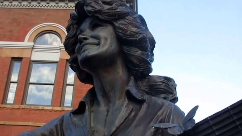 Dolly Parton statue