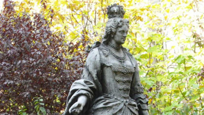 Queen_Charlotte,_Queen_Square