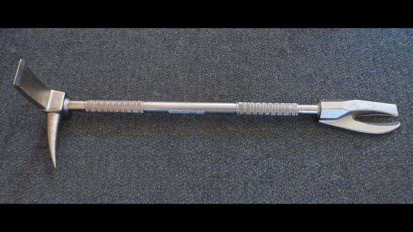 Halligan tool