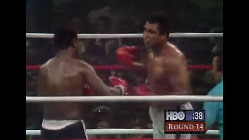 Muhammad-Ali-vs.-Joe-Frazier-a€“10月1日,-1975年＂border=