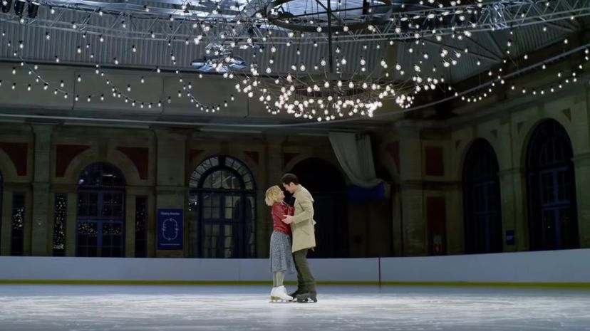 14-Romantic-Ice-Skating