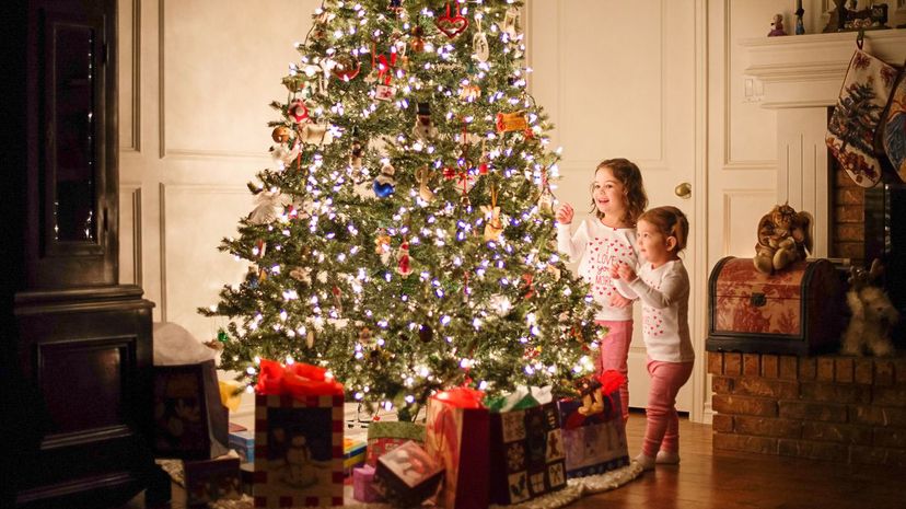 Q22-Girls Around Christmas Tree