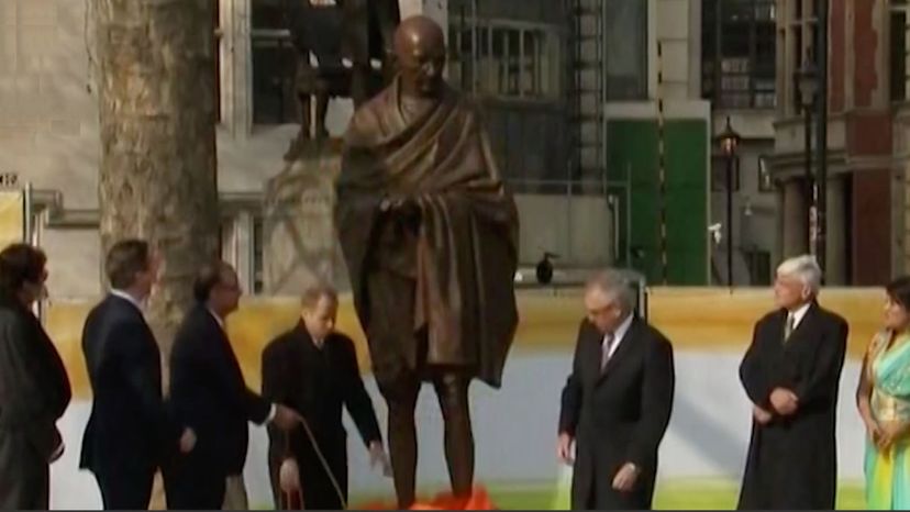 Mahatma-Gandhi-Statue