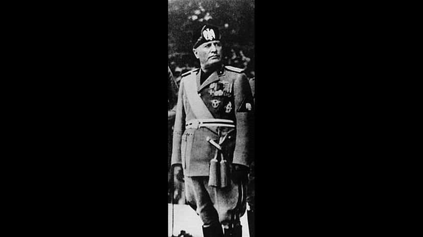 5 Benito_Mussolini_in_1937