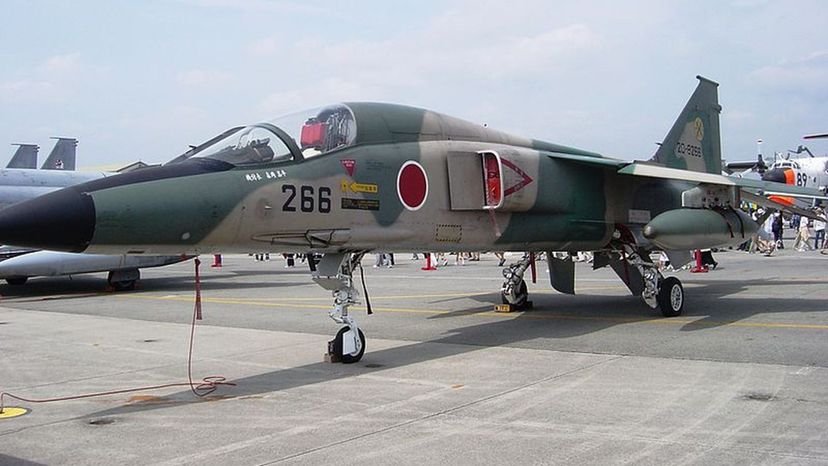 Mitsubishi F-1