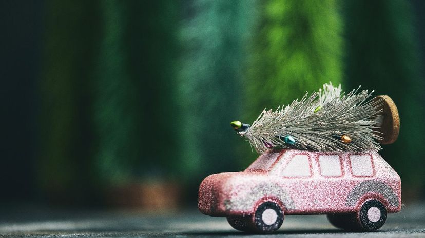 Q13-Pink car transporting Christmas tree