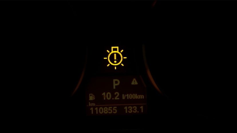 Tail or Rear Light Out Symbol  