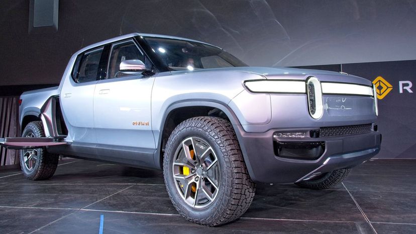 10-Debut_of_the_Rivian_R1T_pickup_at_the_2018_Los_Angeles_Auto_Show,_November_27,_2018