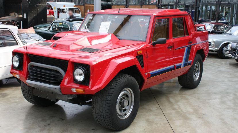 19 - Lamborghini LM002