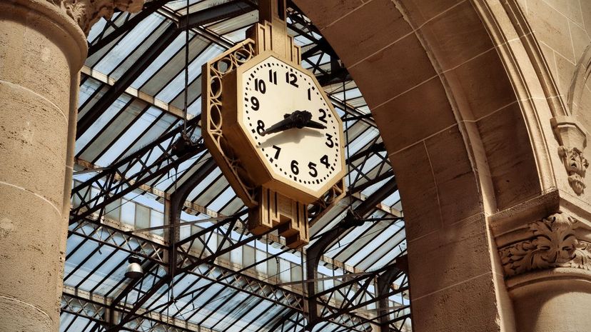 35-Train-Station-Clock