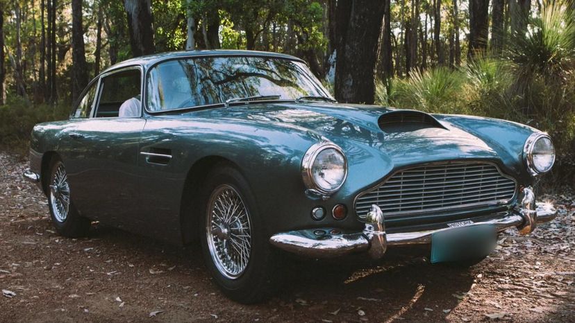 Aston Martin DB4