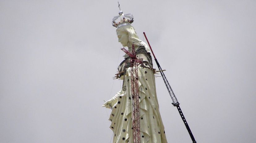 Virgen del SocavoÌn Monument