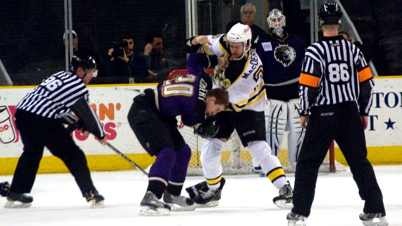 Hockey players fighting