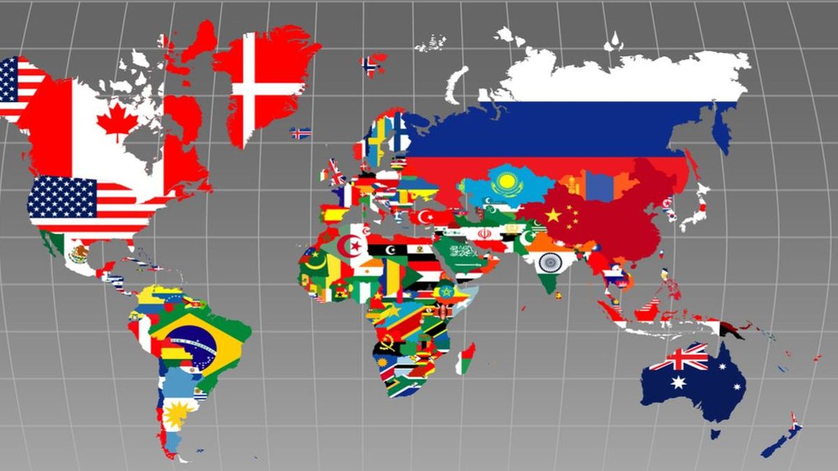 Карта мира с флагами стран фото