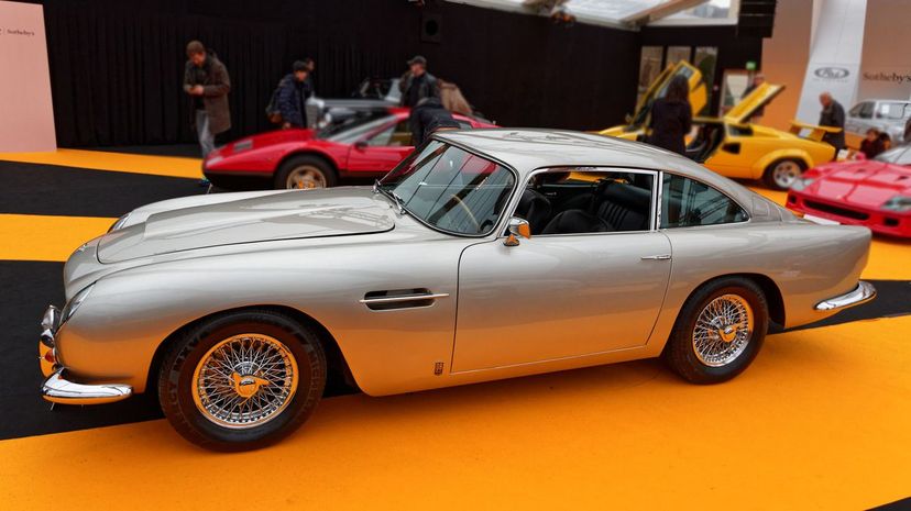 12 - Aston Martin DB5 1963