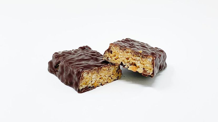Protein Snacks - NuGO Dark chocolate coconut cut