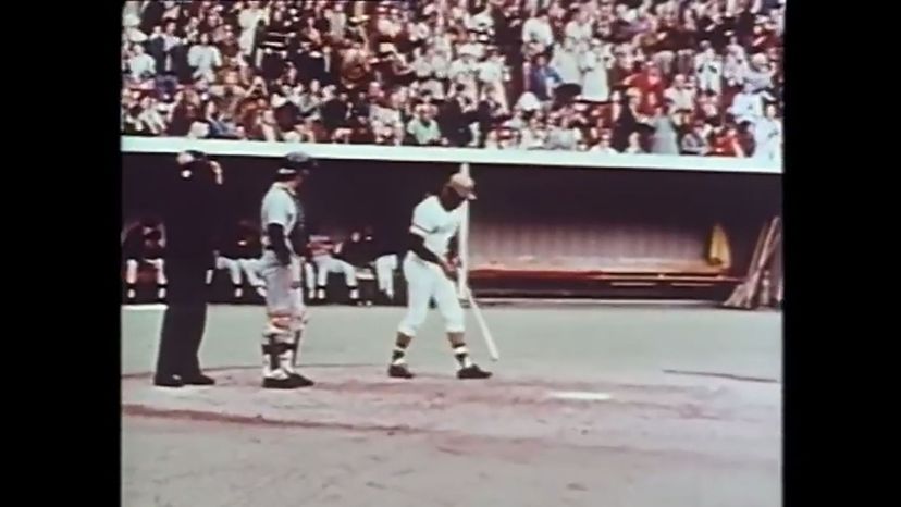 Roberto Clemente makes 3000th hit (1972)