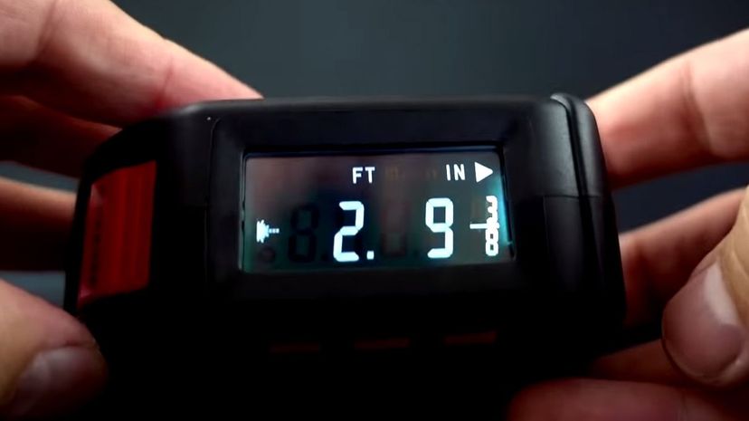 Digital measuring tape
