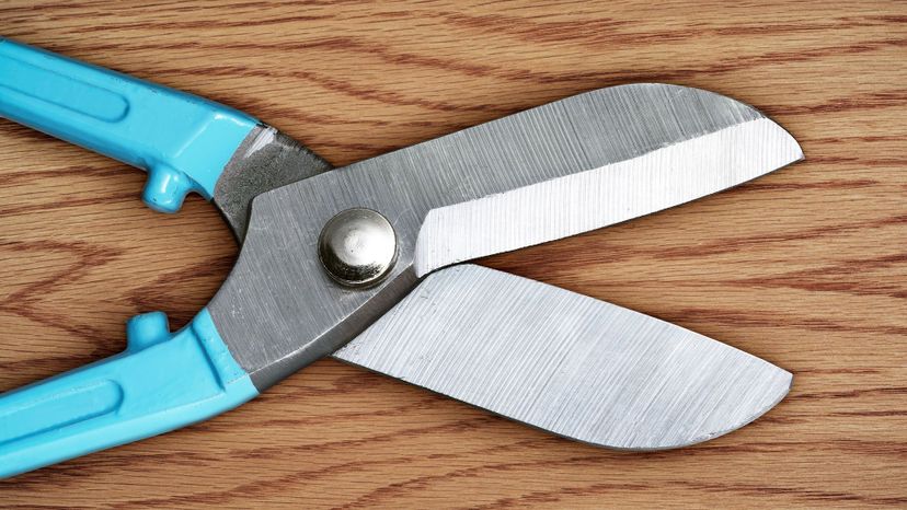 Heavy-duty scissors