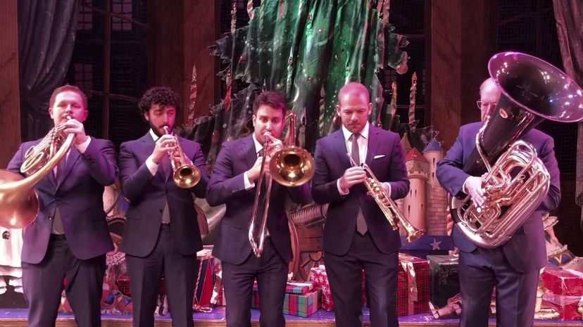 32 - Christmas with the Canadian Brass
