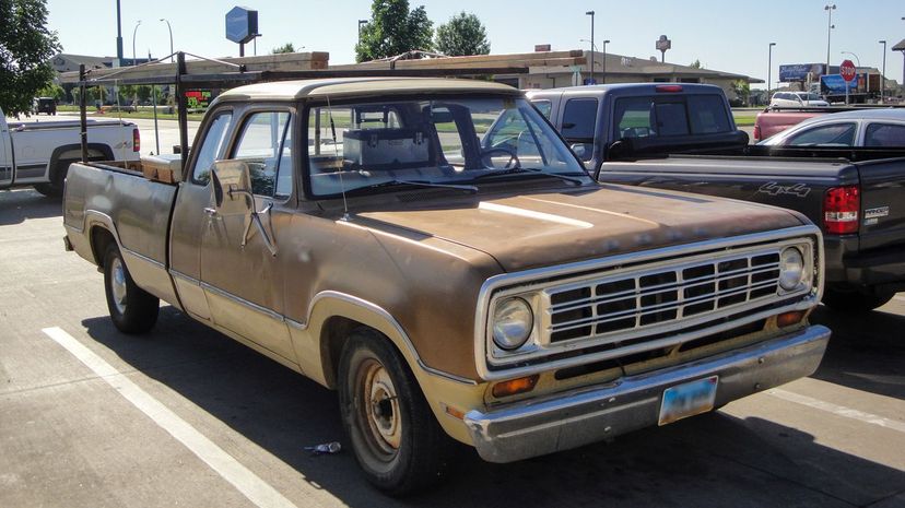 6 - 1973 D100使用俱乐部的出租车”border=