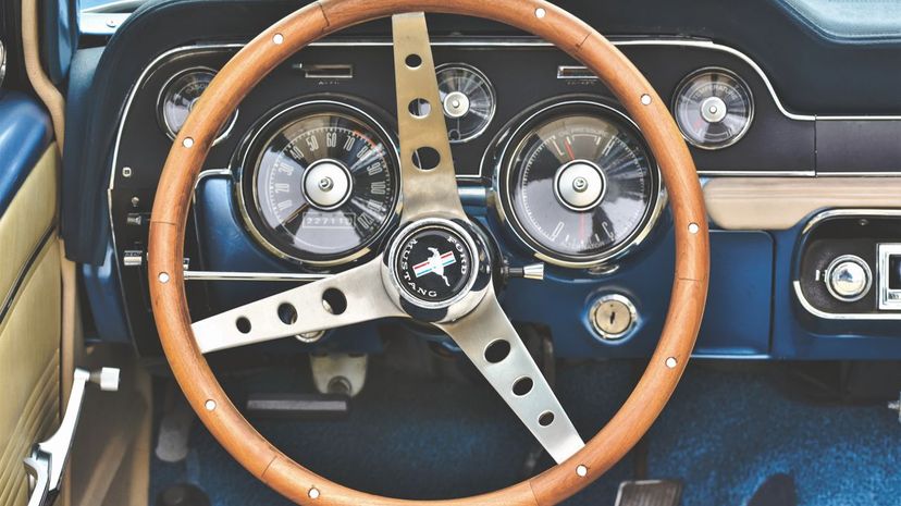 Q22-ford-mustang-steering-wheel