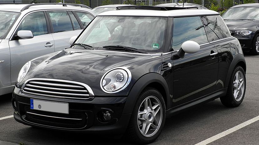 23 - A MINI Cooper police