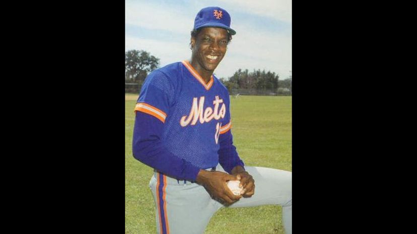 4 Dwight_Gooden_1986_by_Barry_Colla