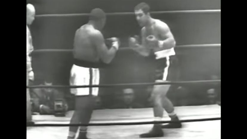 Rocky-Marciano-vs.-Joe-Walcott-a€”,-1952年9月23日＂border=