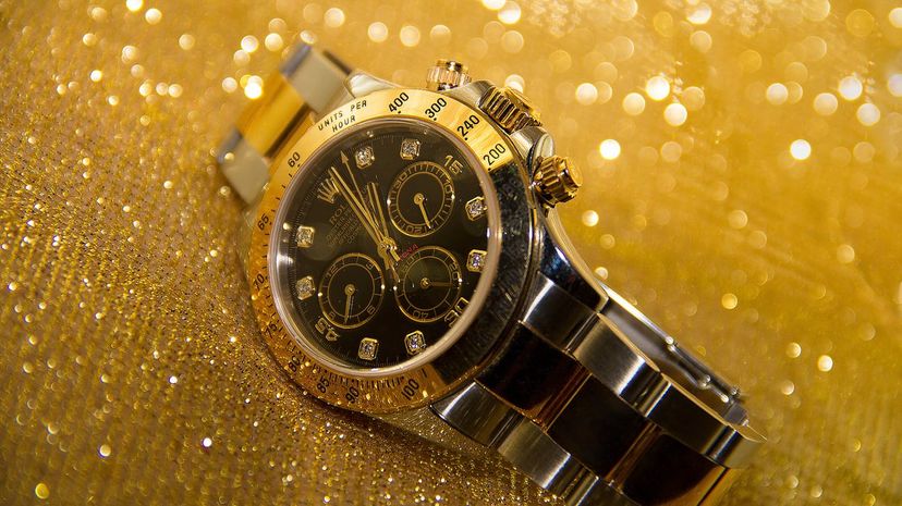 Q17-Gold Wrist Watch